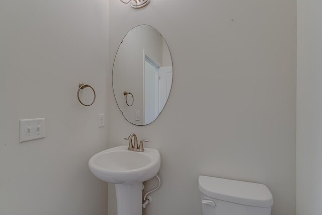 15485 Jersey Ave S, Savage, MN 55378 - half bathroom featuring toilet