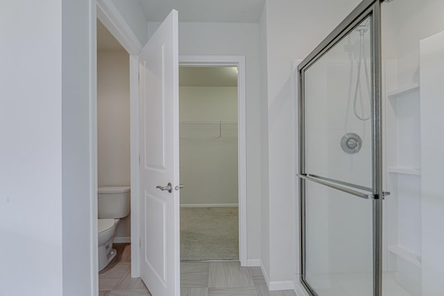 15485 Jersey Ave S, Savage, MN 55378 - full bath with toilet, a shower stall, a walk in closet, and baseboards