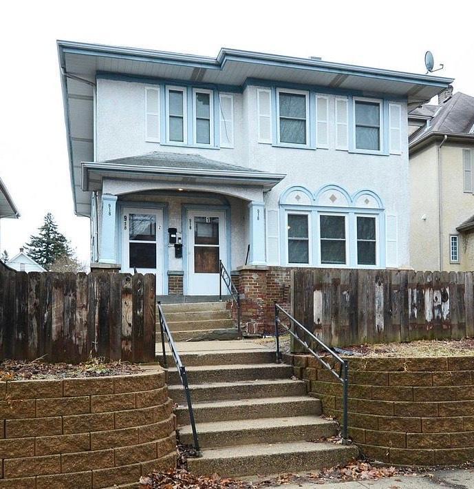 918 Queen Ave N, Minneapolis, MN 55411 - view of front of property featuring stucco siding