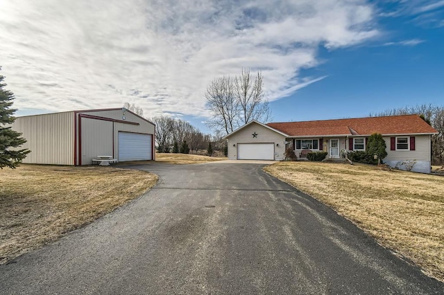 view of front of property featuring a front yard