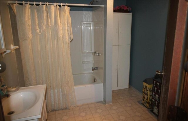 42491 432nd Ln, Aitkin, MN 56431 - bathroom featuring shower / bath combo and vanity