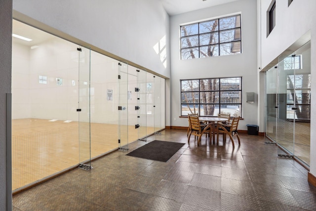 13560 Technology Dr Unit 1210, Eden Prairie, MN 55344 - building lobby featuring a towering ceiling