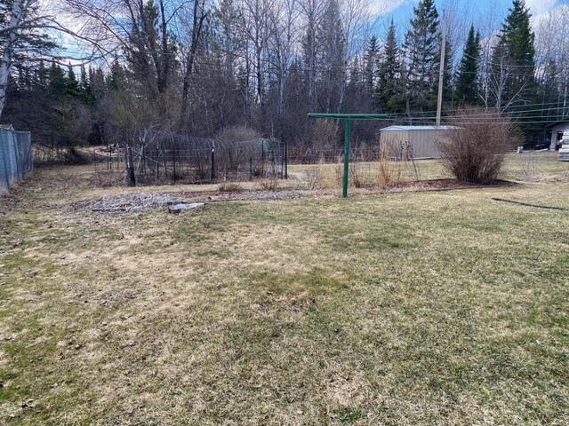 713 Maple Dr, Aurora, MN 55705 - view of yard featuring fence