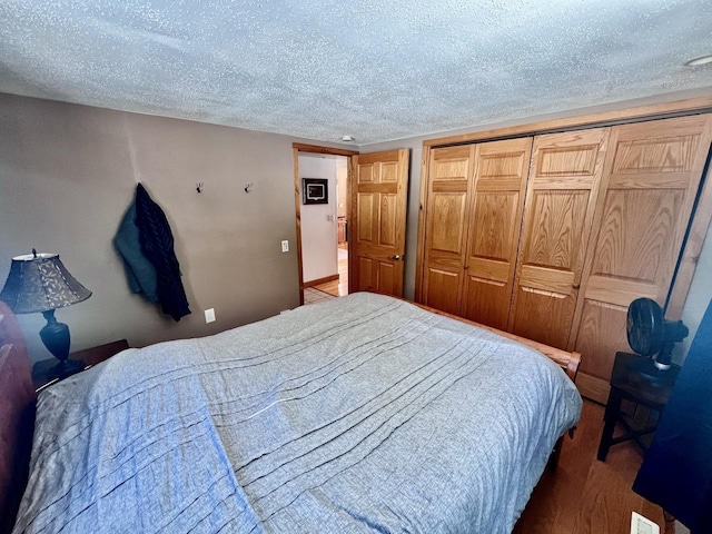 4832 Ambassador Point Ct, Leiding Twp, MN 55771 - bedroom featuring a textured ceiling, wood finished floors, and a closet