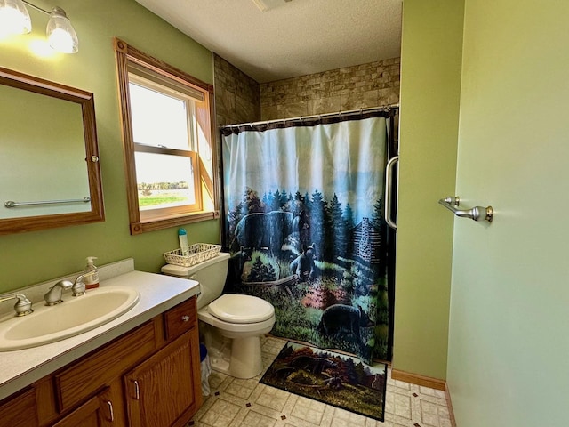 16335 County Road 2, Brainerd, MN 56401 - bathroom featuring toilet, vanity, curtained shower, and a textured ceiling