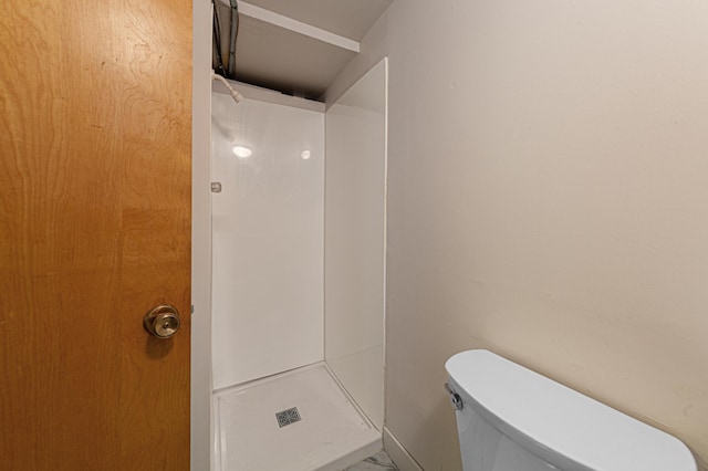 full bath featuring a stall shower and toilet