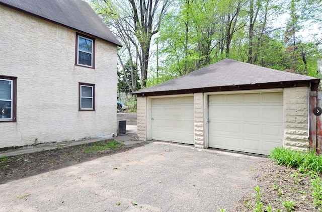 665 Bedford St, Saint Paul, MN 55130 - view of detached garage