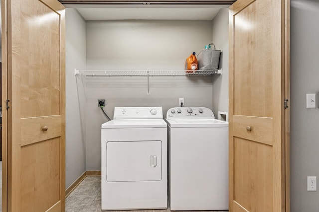 294 Spring St, Saint Paul, MN 55102 - laundry room featuring washer and dryer and baseboards