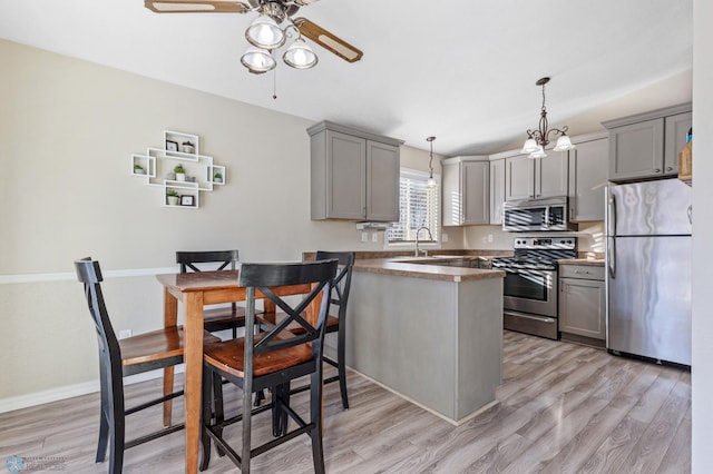 kitchen featuring gray cabinets, stainless steel appliances, and ceiling fan