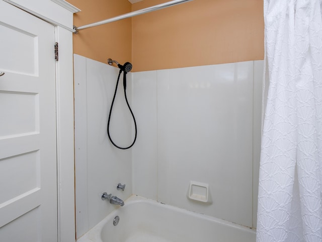 115 Geranium Ave W, Saint Paul, MN 55117 - full bathroom featuring shower / bath combination with curtain