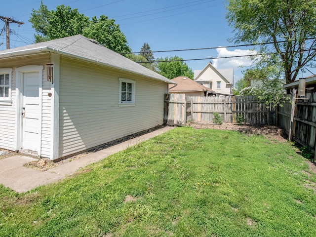 115 Geranium Ave W, Saint Paul, MN 55117 - view of yard featuring an outbuilding