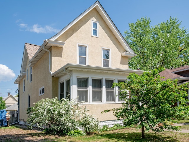 115 Geranium Ave W, Saint Paul, MN 55117 - view of side of property with stucco siding