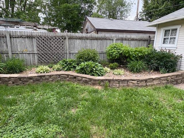 115 Geranium Ave W, Saint Paul, MN 55117 - view of yard