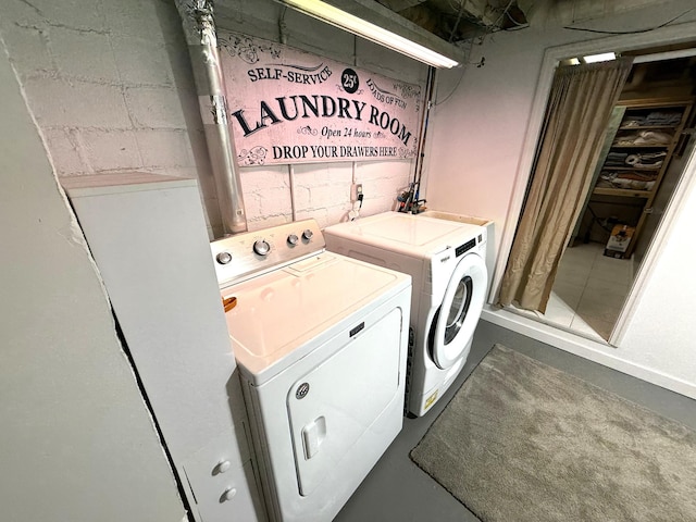 328 Jefferson Pl, Faribault, MN 55021 - laundry area featuring separate washer and dryer and concrete block wall
