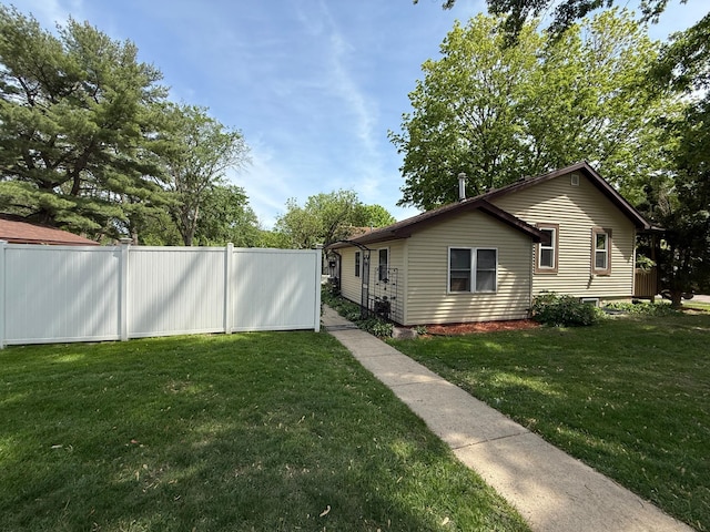 328 Jefferson Pl, Faribault, MN 55021 - view of yard