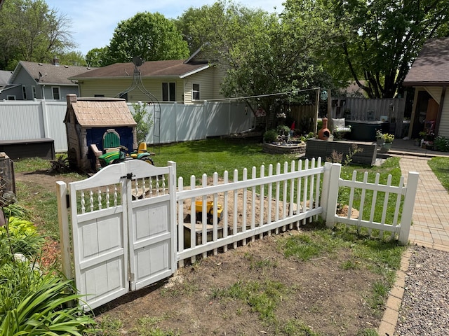 328 Jefferson Pl, Faribault, MN 55021 - view of yard featuring a gate