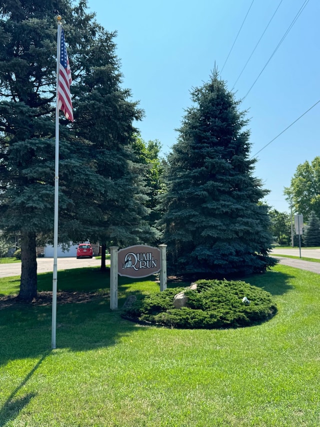 community / neighborhood sign with a lawn