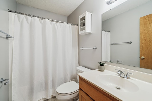579 Maple Knoll Cir NW, Saint Michael, MN 55376 - bathroom with vanity, a textured ceiling, and a shower with shower curtain