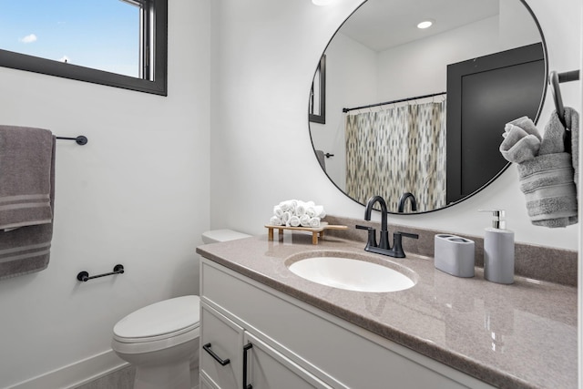 full bathroom featuring toilet, vanity, and a shower with curtain