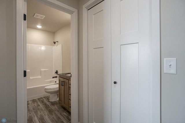 8072 Goldfinch Dr, Horace, ND 58047 - full bathroom featuring wood finished floors, toilet, shower / bath combination, and vanity