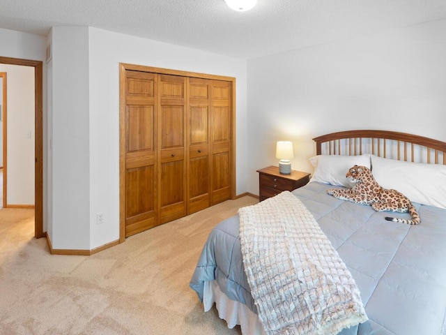 8118 Currant Pl, Eden Prairie, MN 55347 - bedroom featuring carpet floors, a closet, and a textured ceiling