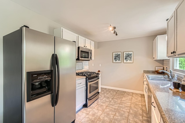 4 Battle Creek Ct, Saint Paul, MN 55119 - kitchen with stainless steel appliances, a sink, tasteful backsplash, baseboards, and white cabinets
