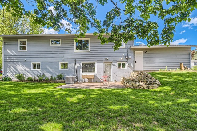 4 Battle Creek Ct, Saint Paul, MN 55119 - back of house featuring a patio area, a lawn, and cooling unit