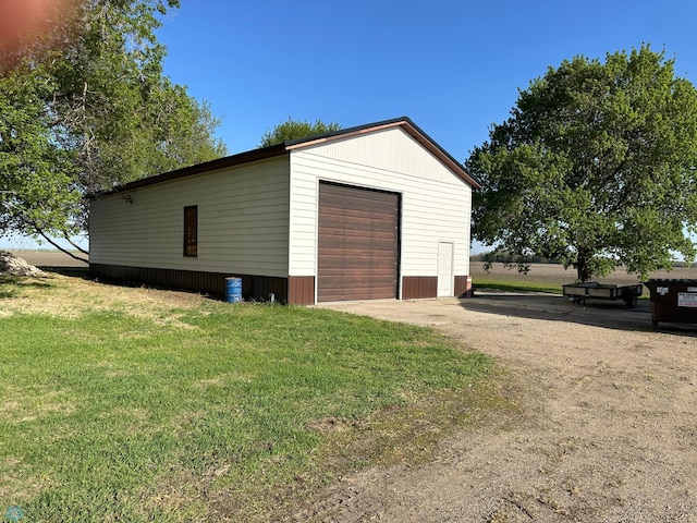 detached garage featuring dirt driveway