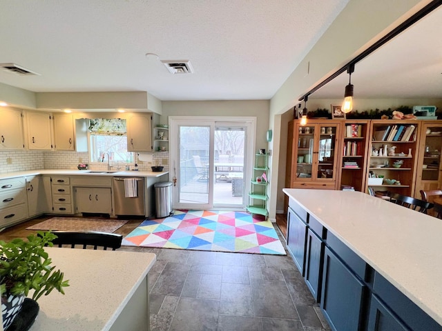 kitchen featuring visible vents, a sink, tasteful backsplash, and stainless steel dishwasher