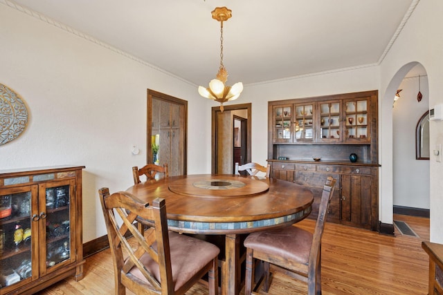 300 Diamond Lake Rd, Minneapolis, MN 55419 - dining room with baseboards, ornamental molding, light wood-style flooring, visible vents, and arched walkways
