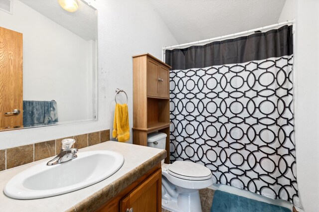 969 Dosh Rd, Fort Ripley, MN 56449 - bathroom featuring a textured ceiling, visible vents, toilet, vanity, and a shower with curtain