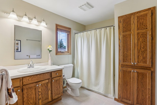 8671 Pheasant Run Rd, Woodbury, MN 55125 - bathroom with toilet, vanity, and a shower with curtain