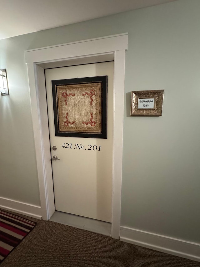 room details featuring carpet flooring