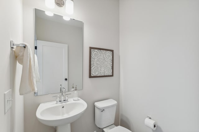 10124 Arrowwood Trl, Woodbury, MN 55129 - half bathroom with a sink and toilet