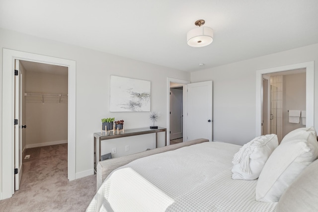 10124 Arrowwood Trl, Woodbury, MN 55129 - bedroom featuring light carpet, a walk in closet, a closet, and baseboards