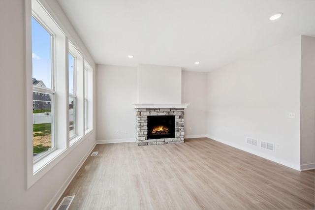 10124 Arrowwood Trl, Woodbury, MN 55129 - unfurnished living room featuring light wood finished floors, a fireplace, baseboards, and recessed lighting
