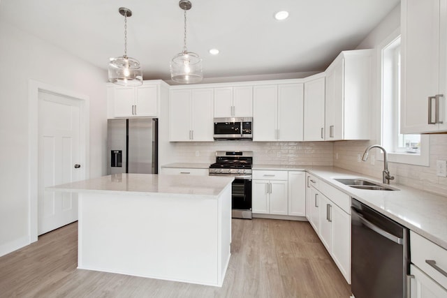 10124 Arrowwood Trl, Woodbury, MN 55129 - kitchen with stainless steel appliances, a sink, decorative backsplash, a center island, and light wood-style flooring