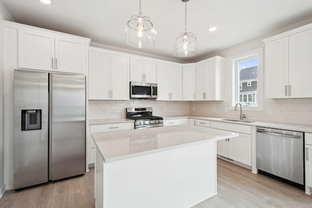 10124 Arrowwood Trl, Woodbury, MN 55129 - kitchen featuring appliances with stainless steel finishes, a sink, light wood-style floors, decorative backsplash, and recessed lighting