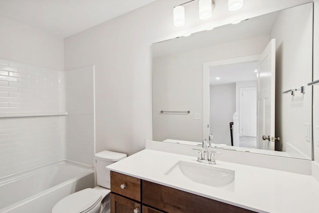 10124 Arrowwood Trl, Woodbury, MN 55129 - full bathroom featuring vanity, toilet, and washtub / shower combination
