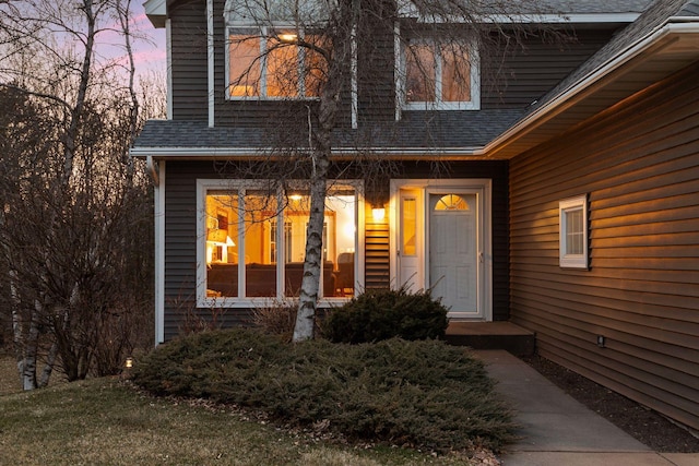 entrance to property with a shingled roof