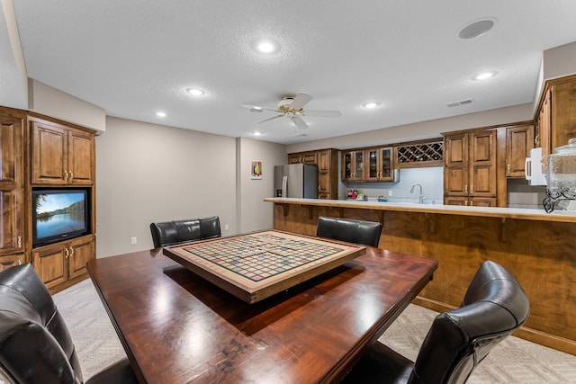 13162 Glenhaven Ave, Apple Valley, MN 55124 - dining space featuring a ceiling fan, recessed lighting, wet bar, and a textured ceiling