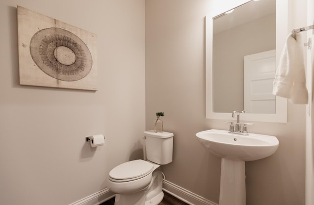 10155 Arrowwood Trl, Woodbury, MN 55129 - half bath with baseboards, toilet, and a sink