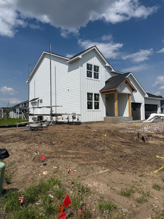 10155 Arrowwood Trl, Woodbury, MN 55129 - view of front of house with board and batten siding and an attached garage