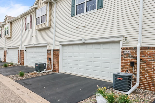 11050 Goodhue St NE Unit B, Blaine, MN 55449 - photo 2