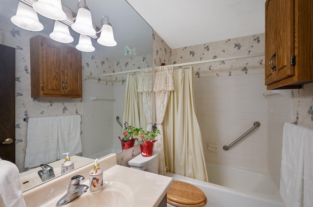 4710 58th Ave N Unit 219, Crystal, MN 55429 - bathroom with wallpapered walls, shower / bathtub combination with curtain, vanity, and a chandelier