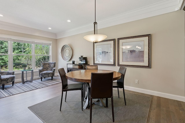 dining room with crown molding, recessed lighting, baseboards, and wood finished floors