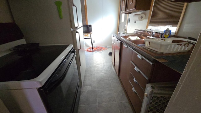 810 11th Ave SW, Austin, MN 55912 - kitchen featuring electric range oven and a sink
