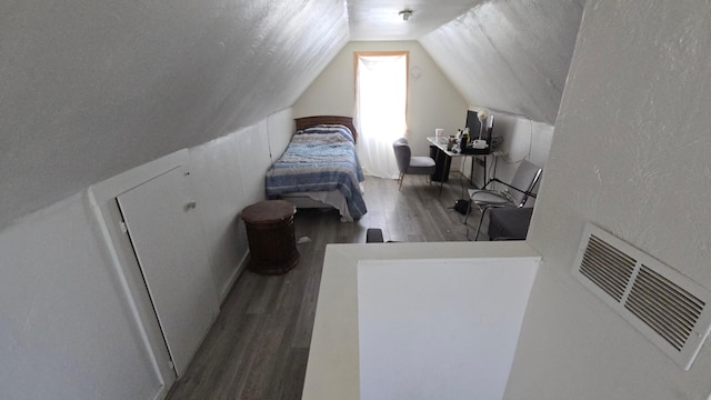 810 11th Ave SW, Austin, MN 55912 - bedroom with vaulted ceiling, wood finished floors, and visible vents