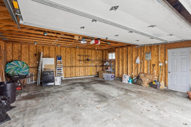178 Mainzer St, West Saint Paul, MN 55118 - garage with a garage door opener