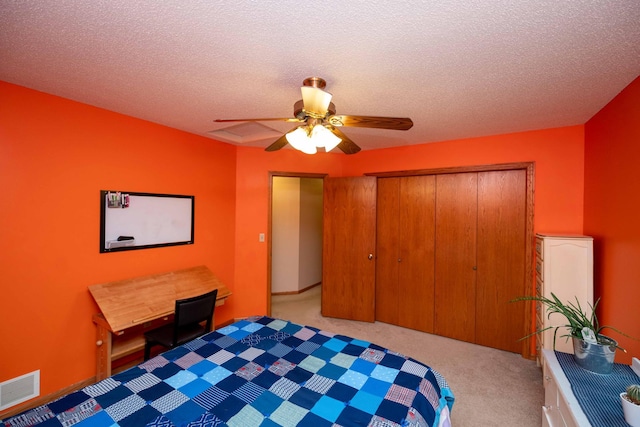 19988 Quentin Ave, Ravenna Twp, MN 55033 - bedroom featuring light carpet, a closet, a ceiling fan, and a textured ceiling